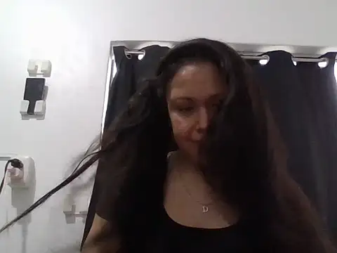 KeniaLuna online show from July 30, 2026, 9:14 pm