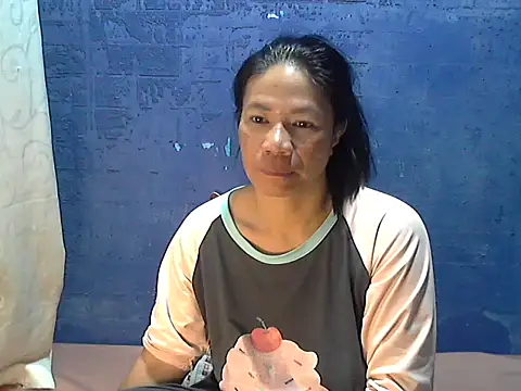 hotchilimom online show from November 24, 2025, 11:49 pm