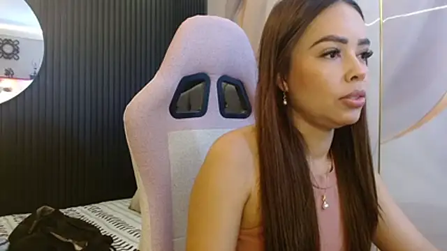 Snapshot of naomis_36 chatting on June 25, 2026, 2:00 pm naomis 36 online show from June 25, 2026, 2:00 pm
