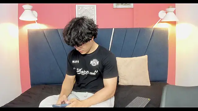 Snapshot of latin_beast4 chatting on May 28, 2026, 8:04 pm latin beast4 online show from May 28, 2026, 8:04 pm