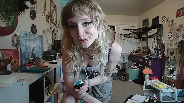 Snapshot of PixieLovely chatting on July 3, 2026, 2:07 am PixieLovely online show from July 3, 2026, 2:07 am