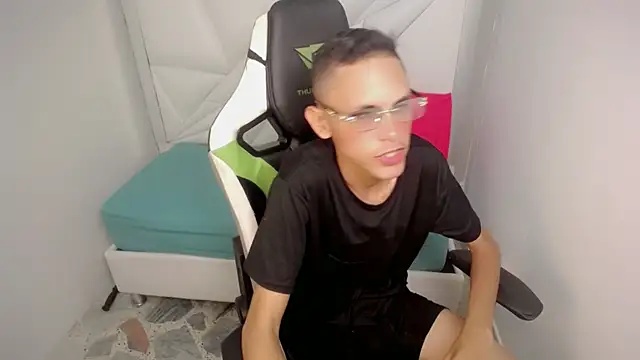 sombra 18 online show from May 21, 2026, 1:47 am