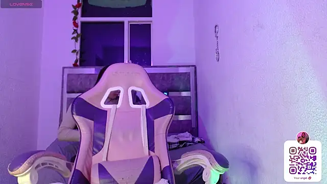 Snapshot of Destiny_A chatting on June 29, 2026, 1:22 pm Destiny A online show from June 29, 2026, 1:22 pm