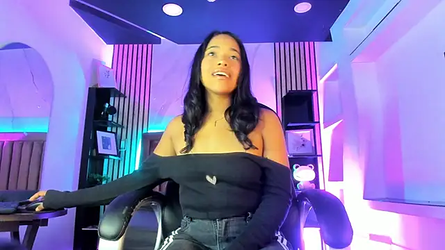 Snapshot of BrianaRuiiz_ chatting on June 19, 2026, 1:06 pm BrianaRuiiz online show from June 19, 2026, 1:06 pm