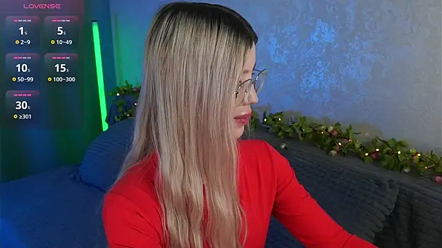 Snapshot of LindaThackerr chatting on June 29, 2026, 10:48 am LindaThackerr online show from June 29, 2026, 10:48 am