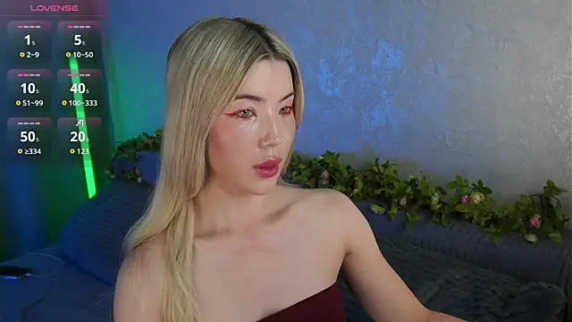 Snapshot of LindaThackerr chatting on July 20, 2026, 4:20 am LindaThackerr online show from July 20, 2026, 4:20 am