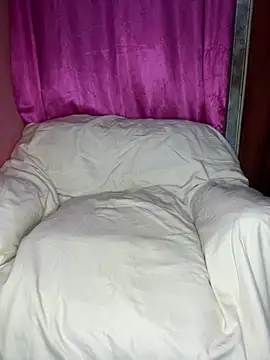 catrachihot online show from May 12, 2026, 5:04 am