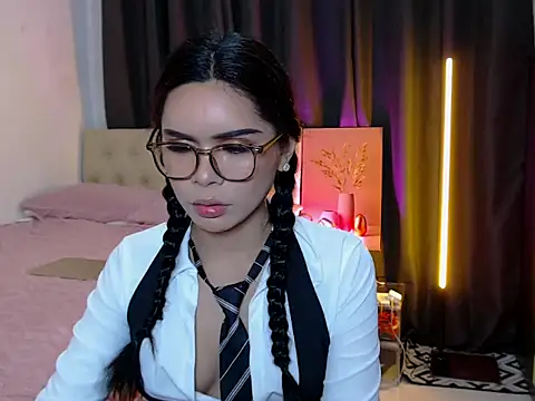 Snapshot of Alexandra_Kenn chatting on July 6, 2026, 8:33 pm Alexandra Kenn online show from July 6, 2026, 8:33 pm