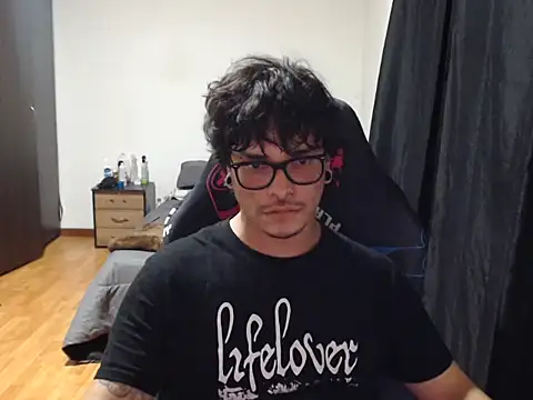 lilgothboy online show from May 5, 2026, 5:32 am