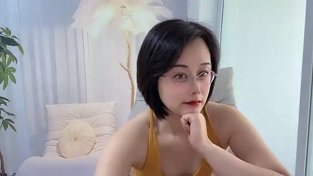 Naomi Z online show from May 15, 2026, 10:52 pm