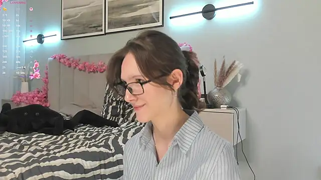 Snapshot of CortneyCagey chatting on June 10, 2026, 7:09 am CortneyCagey online show from June 10, 2026, 7:09 am