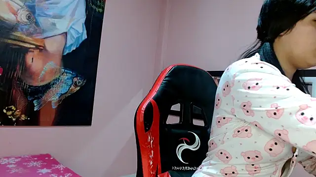 LunaKittyx online show from May 13, 2026, 1:18 pm