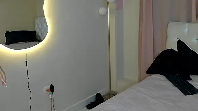 Melody vixxenx online show from June 3, 2026, 7:07 pm