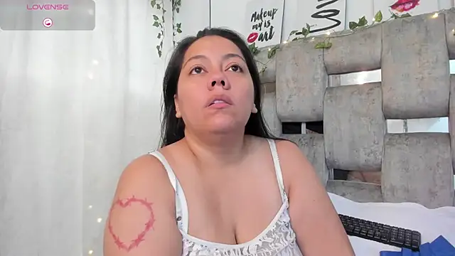 Snapshot of EmmyBellamy chatting on June 11, 2026, 1:30 pm EmmyBellamy online show from June 11, 2026, 1:30 pm