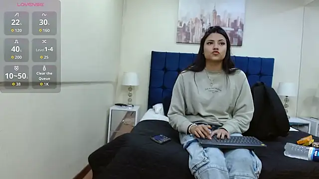 Snapshot of ValerieLyon_ chatting on June 3, 2026, 8:13 pm ValerieLyon online show from June 3, 2026, 8:13 pm