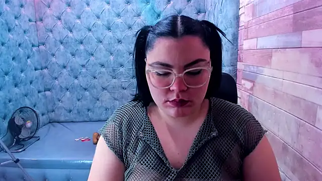 Snapshot of Sweet_Nova_ chatting on May 19, 2026, 11:50 am Sweet Nova online show from May 19, 2026, 11:50 am