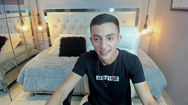 oliver chaze  online show from May 6, 2026, 9:30 pm