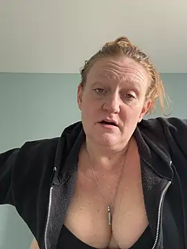 Kellilyn10 online show from June 4, 2026, 7:29 pm
