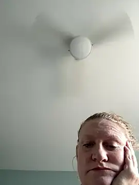 Kellilyn10 online show from June 19, 2026, 5:08 pm