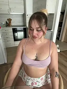 lilixcake online show from May 27, 2026, 12:56 pm