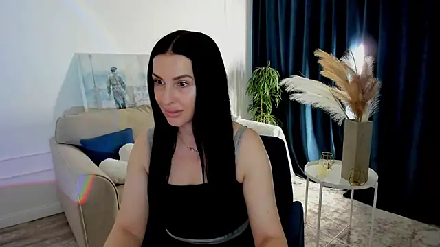 HoneyBlossome online show from June 14, 2026, 4:35 am
