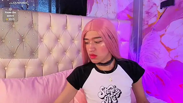 Luna Sissy  online show from June 30, 2026, 7:14 pm