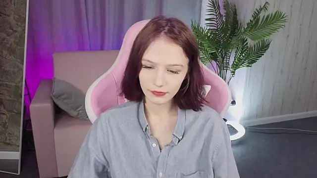 Snapshot of AliceJohansone chatting on June 1, 2026, 1:17 am AliceJohansone online show from June 1, 2026, 1:17 am