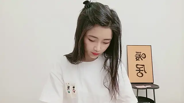 woxiangjinjin030 online show from May 18, 2026, 6:40 am