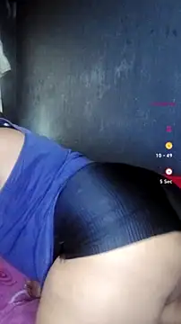 ChubbyMidgetxxx19 online show from June 27, 2026, 12:33 pm