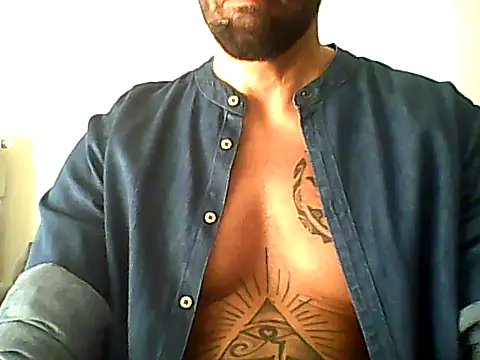 Alessandromagno8 online show from May 25, 2026, 8:46 am