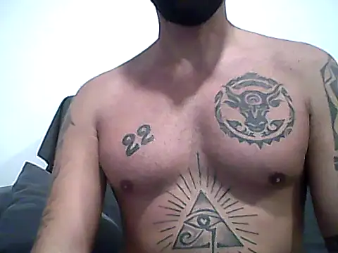 Alessandromagno8 online show from May 26, 2026, 6:28 pm