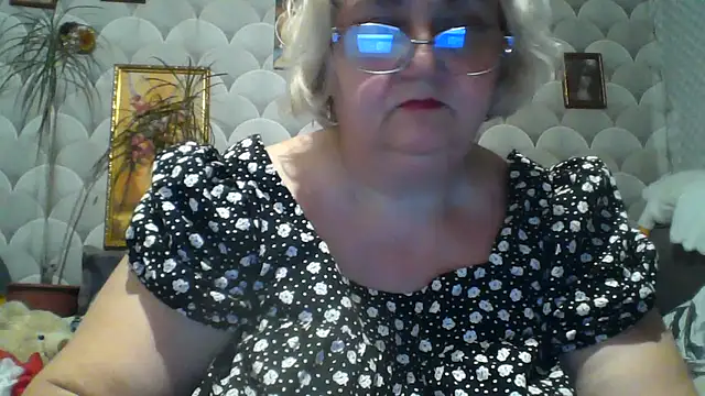 MarinaFarina53 online show from May 25, 2026, 7:01 pm