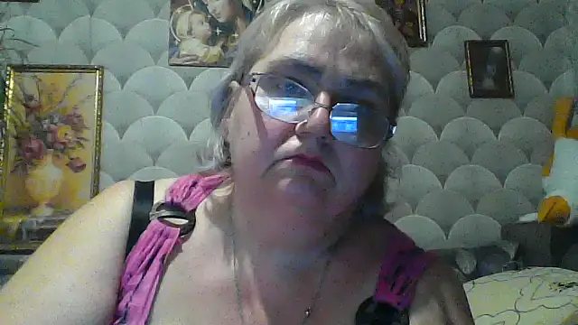 MarinaFarina53 online show from July 12, 2026, 7:37 pm