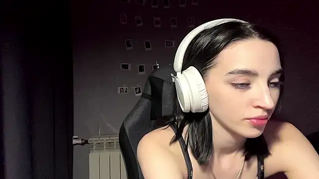 Snapshot of NightFoxxx chatting on June 5, 2026, 1:39 pm NightFoxxx online show from June 5, 2026, 1:39 pm