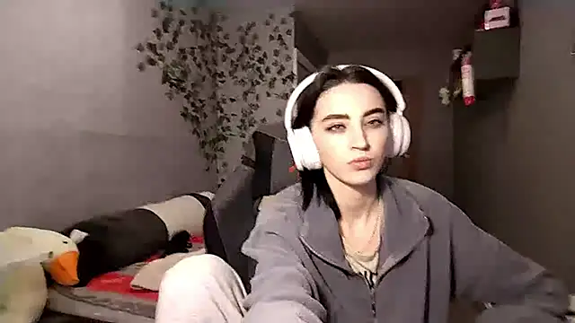 Snapshot of NightFoxxx chatting on June 19, 2026, 9:15 am NightFoxxx online show from June 19, 2026, 9:15 am