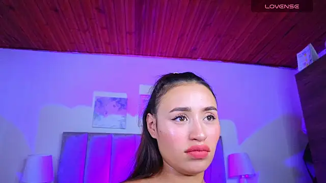 Snapshot of Victoria_Hils chatting on May 31, 2026, 6:09 pm Victoria Hils online show from May 31, 2026, 6:09 pm