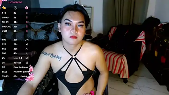 Snapshot of RoyalSeductress chatting on June 23, 2026, 11:52 am RoyalSeductress online show from June 23, 2026, 11:52 am