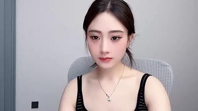  222Mia online show from June 18, 2026, 4:11 am