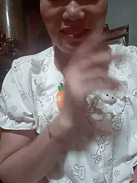 Snapshot of -Trici- chatting on June 25, 2026, 11:43 pm -Trici- online show from June 25, 2026, 11:43 pm