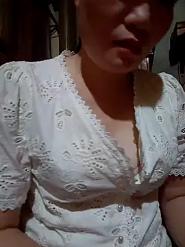 Snapshot of -Trici- chatting on July 7, 2026, 9:18 pm -Trici- online show from July 7, 2026, 9:18 pm