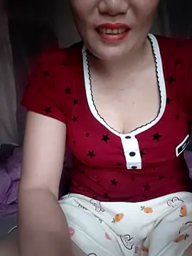 Snapshot of -Trici- chatting on July 15, 2026, 10:33 am -Trici- online show from July 15, 2026, 10:33 am