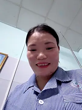Snapshot of -Trici- chatting on June 1, 2026, 2:01 am -Trici- online show from June 1, 2026, 2:01 am