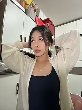 cuteluky18 online show from May 25, 2026, 1:54 pm