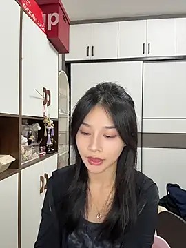 cuteluky18 online show from May 28, 2026, 12:33 pm