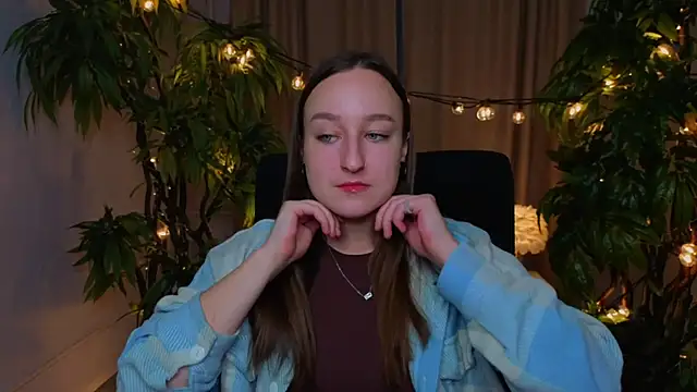 SandraWarren online show from May 12, 2026, 8:10 am