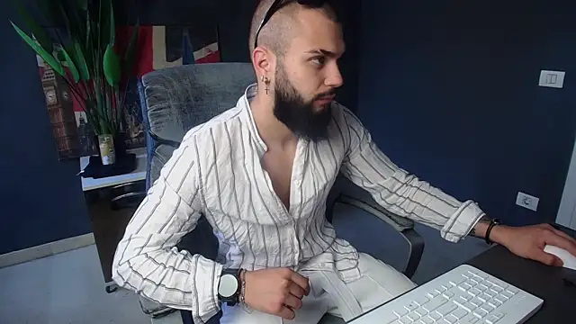 OscarWillss online show from June 18, 2026, 4:55 am