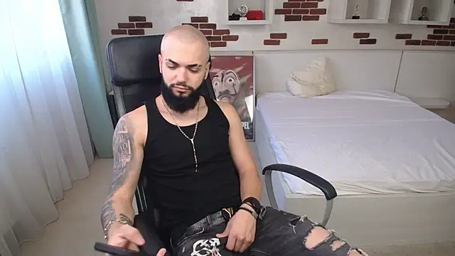OscarWillss online show from May 25, 2026, 4:45 am