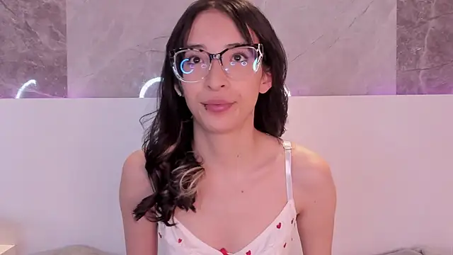 EmiliaBell  online show from June 9, 2026, 1:01 pm