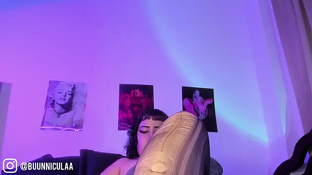 Snapshot of LarissaHell chatting on July 7, 2026, 10:35 pm LarissaHell online show from July 7, 2026, 10:35 pm