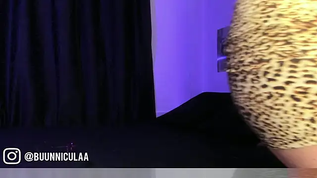 Snapshot of LarissaHell chatting on June 14, 2026, 10:33 pm LarissaHell online show from June 14, 2026, 10:33 pm